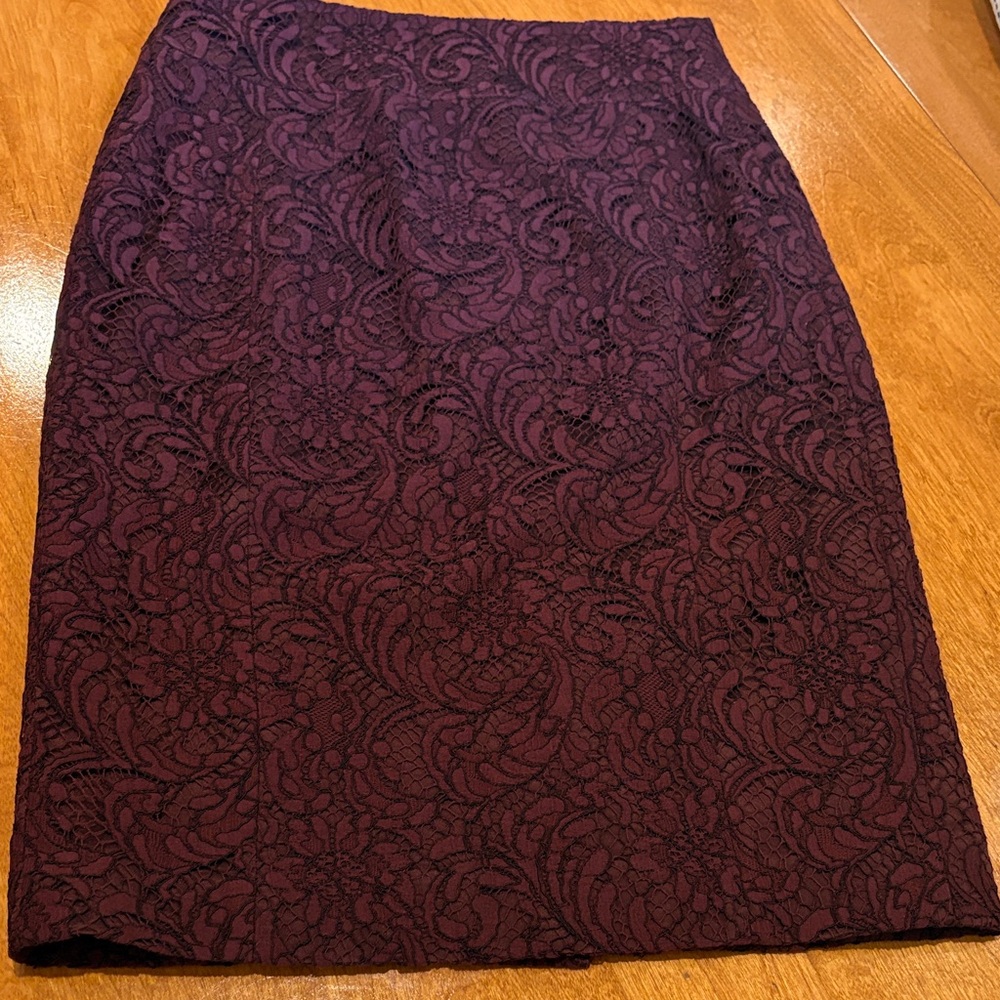 Burberry Burgundy Lace pencil skirt